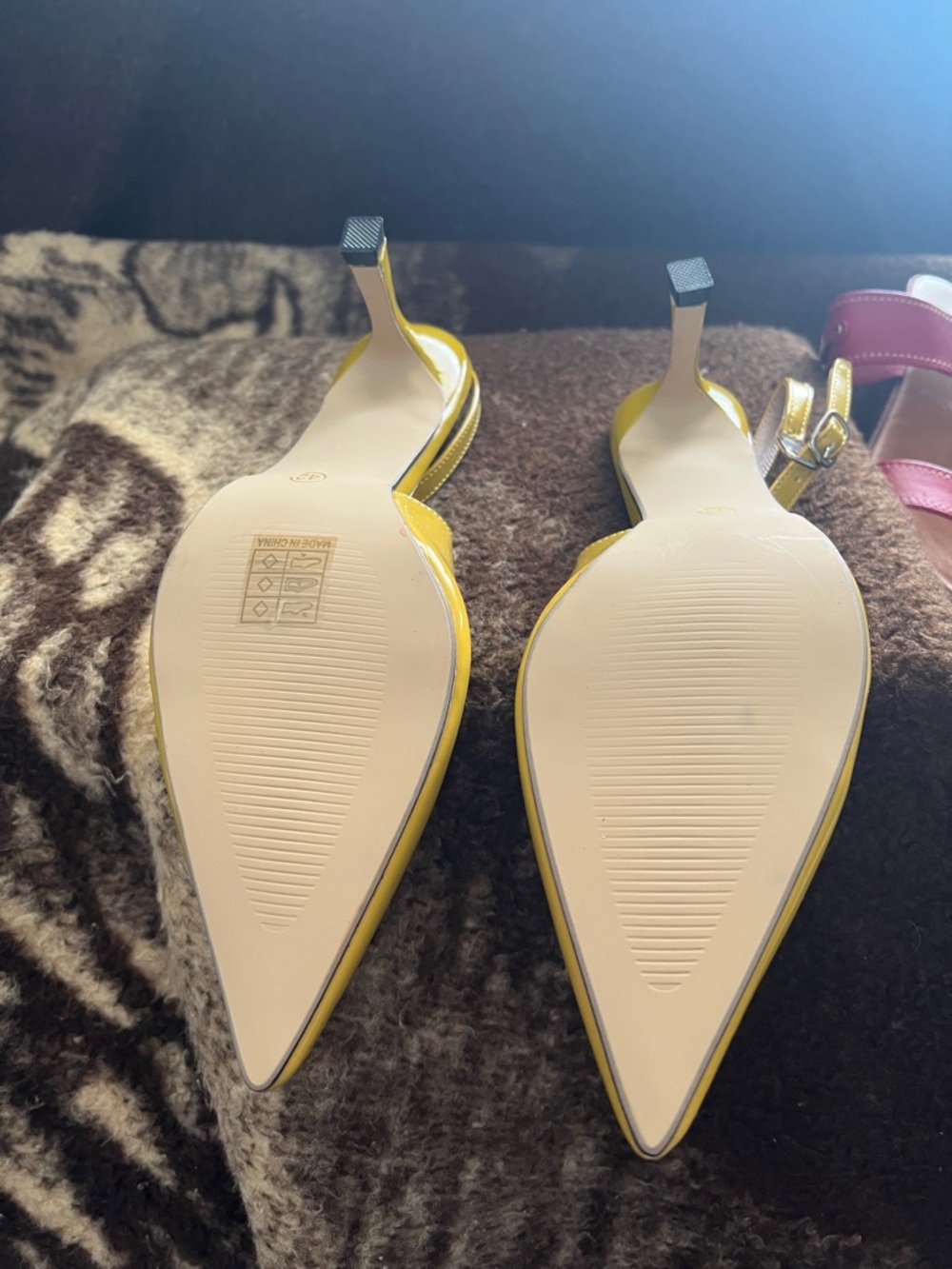 Classic Pointed Slingback Heels in Yellow - Picture 4 of 4